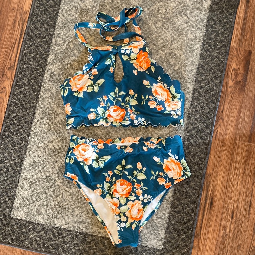 CUPSHE Two Piece Floral Swim suit